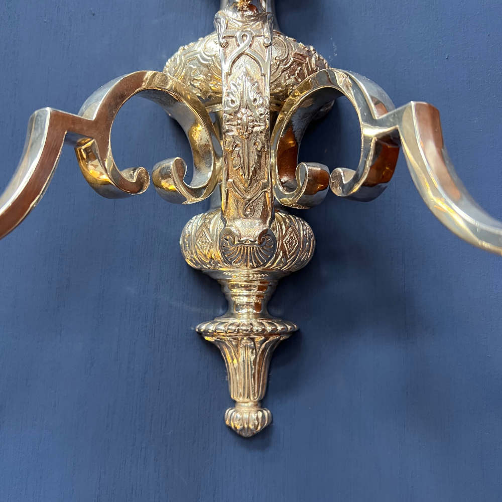 wall light with one cherub
